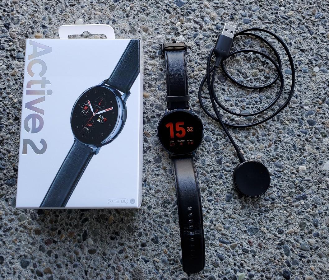 Galaxy Watch Active 2 (Bluetooth, 44 mm) - Aluminum Dial, Silicon Straps